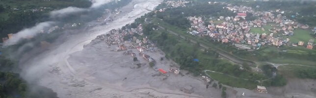 Anteprima: Strade e case ricoperte da detriti: gli effetti disastrosi della colata di fango in Nepal