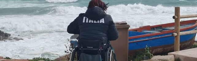 Ex atleta paralimpica Patrizia Saccà bloccata in aeroporto per la sedia a rotelle