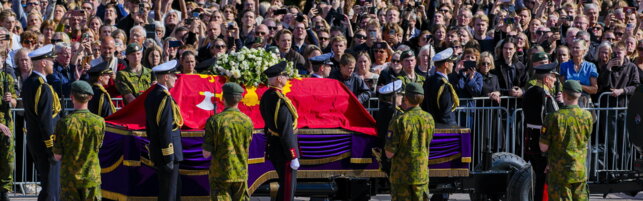 Anteprima: Norvegia, l'ultimo saluto a re Harald V: migliaia in strada per i funerali a Oslo