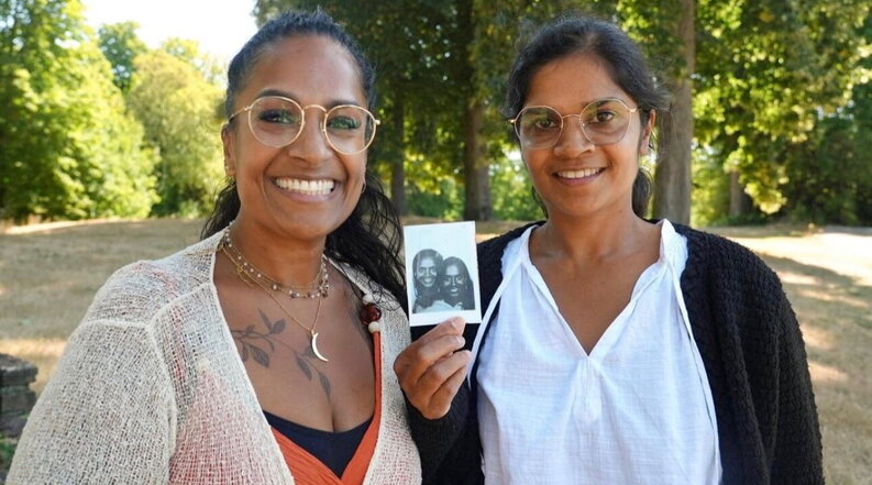 Anteprima: Amiche da decenni scoprono di essere sorelle dopo il test del Dna