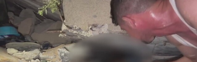 Anteprima: Crolla uno stabile a Gaza: persone sotto le macerie