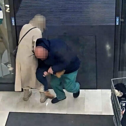 Anteprima: Tentò di rapire una bimba fuori da un supermercato a Bergamo: assolto perché incapace di…