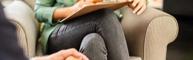 Copertina: Torino, psicologa ha una relazione con un ex paziente: sospesa dall'Ordine, il Tribunale conferma