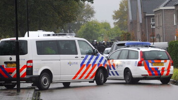Copertina: Olanda, scontri tra polizia e manifestanti di estrema destra all'Aja