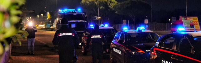 Anteprima: Napoli, viene investito mentre segnala un'auto ferma: morto 22enne