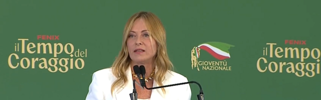 Copertina: Scuola, Giorgia Meloni: "Numero massimo di studenti stranieri per classe e divieto di burqa e hijab"