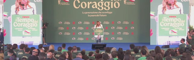 Copertina: Scuola, Giorgia Meloni: "Numero massimo di studenti stranieri per classe e divieto di burqa e hijab"
