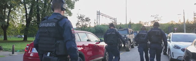 Anteprima: Boschetto di Rogoredo, maxi operazione di controllo dei carabinieri