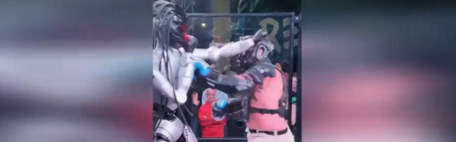 Primo scontro sul ring tra un robot e un essere umano