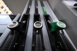 Caro carburanti, Federpetroli: “Con lo sconto dimezzato, c’è rischio di sfondare la soglia di 3 euro al litro”