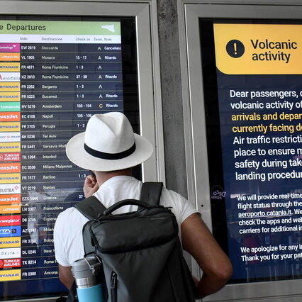 Cenere lavica dell'Etna, prolungato fino alle 12 di lunedì 28 settembre lo stop all'aeroporto di Catania