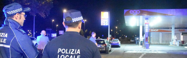 Aggredisce donna e investe due persone a Reggio Emilia, arrestato