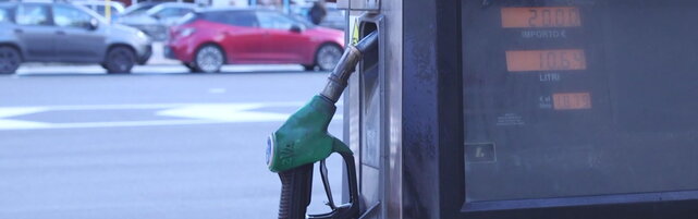 Carburanti, al via i prezzi calmierati ai distributori Eni e Ip