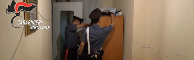 Crotone, denunciò la scomparsa del marito: arrestata insieme al figlio per omicidio