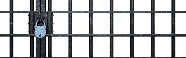 Detenuti in rivolta nel carcere di Pisa: "Abbiamo trovato microspie nelle celle" | La protesta ripresa in diretta su TikTok