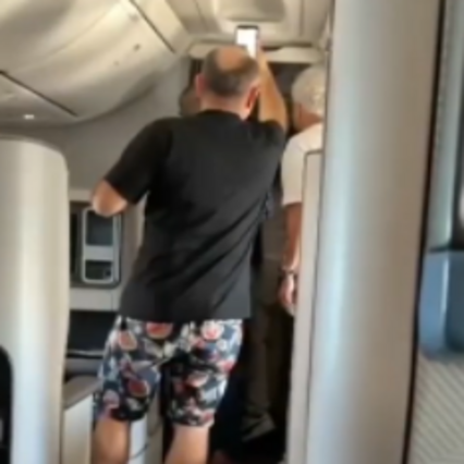 Anteprima: Volo FlyDubai, l'italo-israeliano: "Così abbiamo bloccato l'attentatore con i miei aurico…