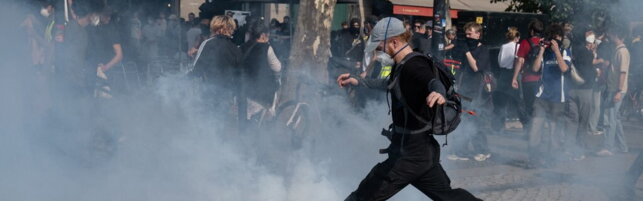 Copertina: Terzo giorno di proteste studentesche in Francia: disordini