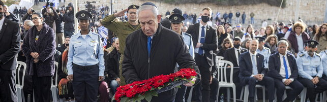 Anteprima: 7 ottobre, la rivelazione: "Netanyahu avvertito nella notte, tornò a dormire" | Poi il te…