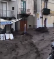 Anteprima: Eolie, un fiume di fango scorre per le strade di Lipari