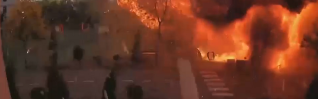 Anteprima: Kiev, uomo sfugge per un soffio a un attacco con drone russo vicino a un parco giochi