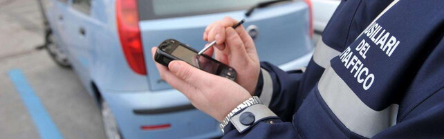 Bologna, cambia auto e prende 165 multe in 4 mesi per un errore nella trascrizione della targa