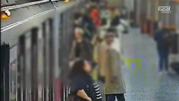Anteprima: Milano, aiutano una mamma col passeggino e poi la rapinano: arrestati due 20enni