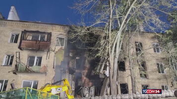 Anteprima: Raid russi su Kharkiv, soccorritori estraggono le vittime dalle macerie
