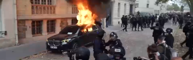 Anteprima: Scontri a Parigi durante la mobilitazione studentesca: incendiata un'auto