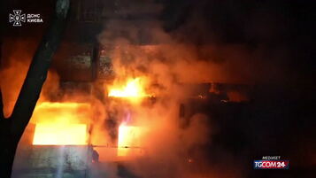 Anteprima: Attacco russo su Kiev, morti e feriti nell'incendio di un palazzo