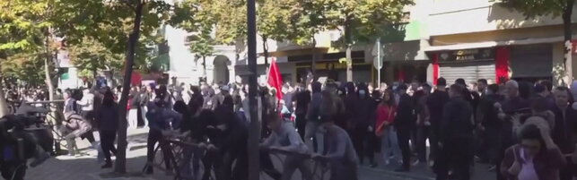 Anteprima: Albania, studenti di nuovo in piazza a Tirana: la polizia arresta i manifestanti