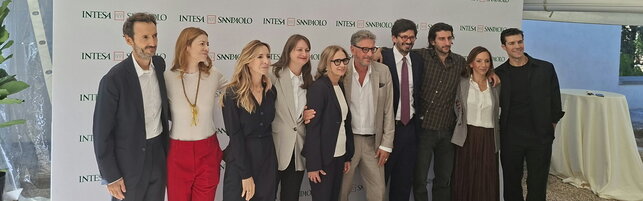 Intesa Sanpaolo, la nuova campagna con Sergio e Pietro Castellitto sulle note di "A mano a mano" cantata da Mina
