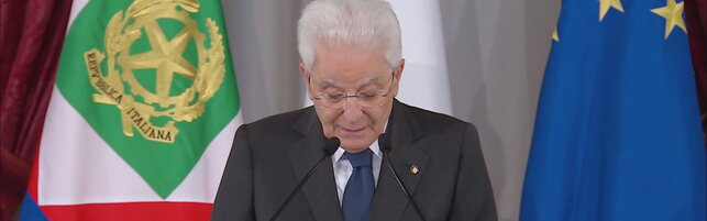 Copertina: Mattarella: "Impossibile che le scuole celebrino 51 giornate nazionali"