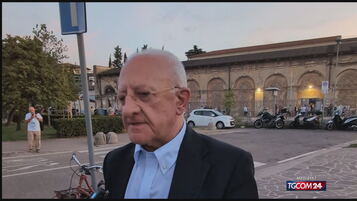 Salerno, De Luca "arresta" i parcheggiatori abusivi