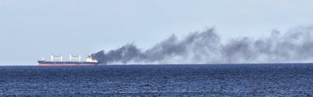 Altra nave mercantile colpita da droni nel Mar Nero, rischio affondamento vicino a Costanza | Raid su centrale termoelettrica in Ucraina