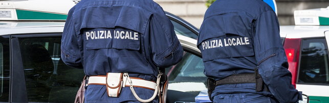 "Chi ruba sarà ucciso": minacce shock sugli scaffali del negozio, denunciato il titolare