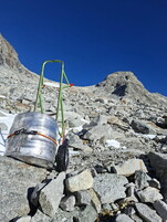 Bolzano, trova e recupera un fusto di birra sul ghiacciaio dopo oltre 50 anni: "Era ancora impeccabile"